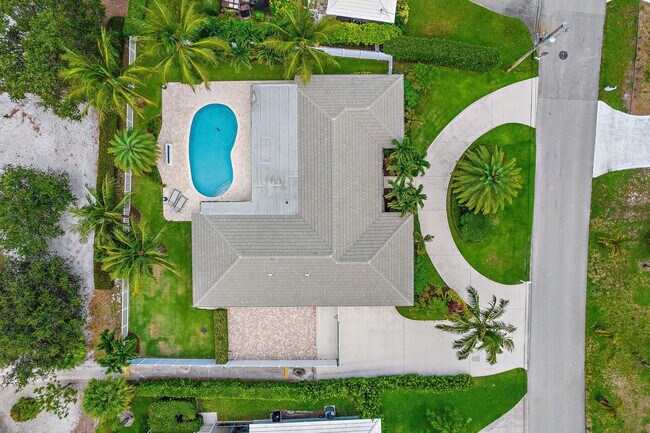 Building Photo - 98 Golfview Dr
