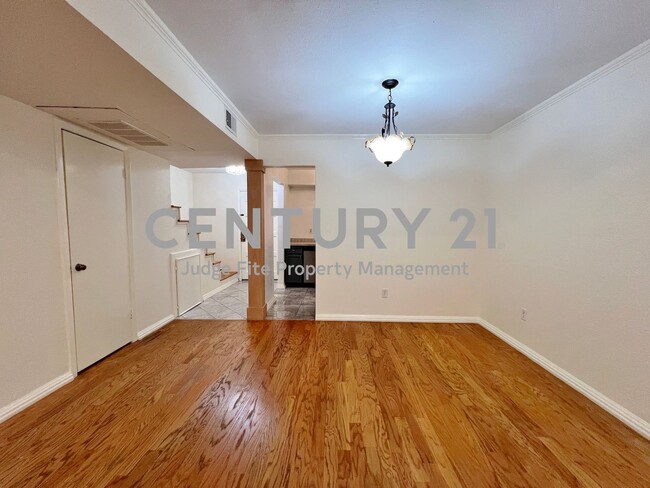 Foto del edificio - Charming 2-Story 2-1.5 Condo Ready for Mov...