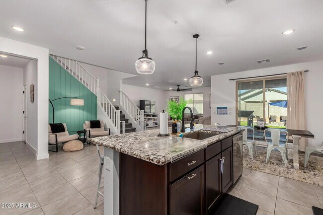 Foto del edificio - 16846 W Molly Ln
