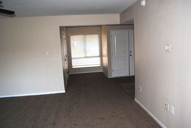 Foto del edificio - 5701 Daggett Ave