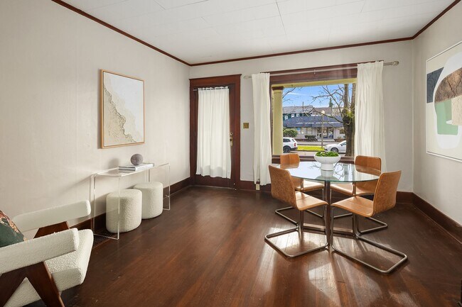 Building Photo - Charming 1 Bedroom  Downstairs Unit****COMING SOON***