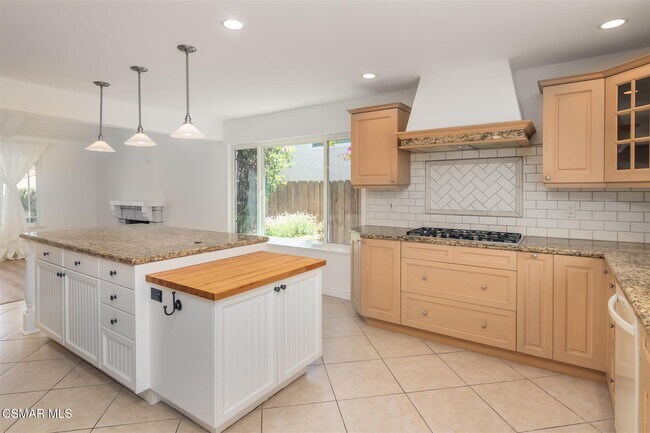 Foto del edificio - 2205 Summerpark Ct