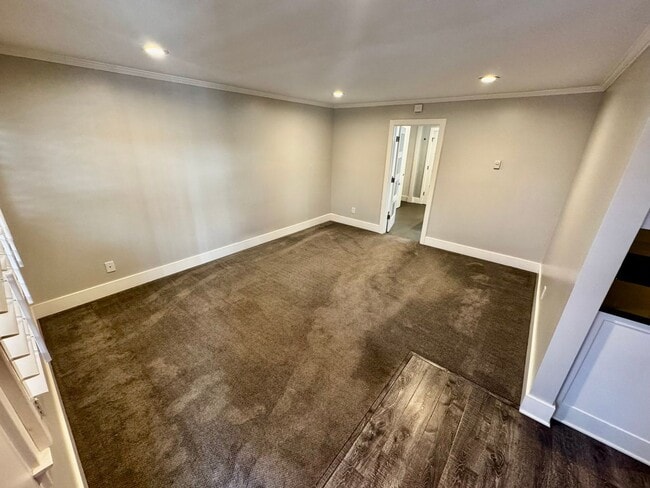 Building Photo - REMODELED 1 BEDROOM CONDO - Naples Island ...