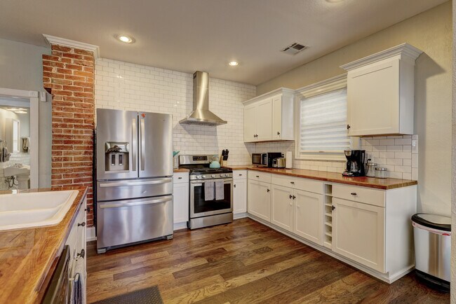 Foto del edificio - 416 NW 28th St