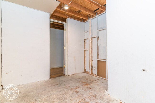 Building Photo - 28 Locust St