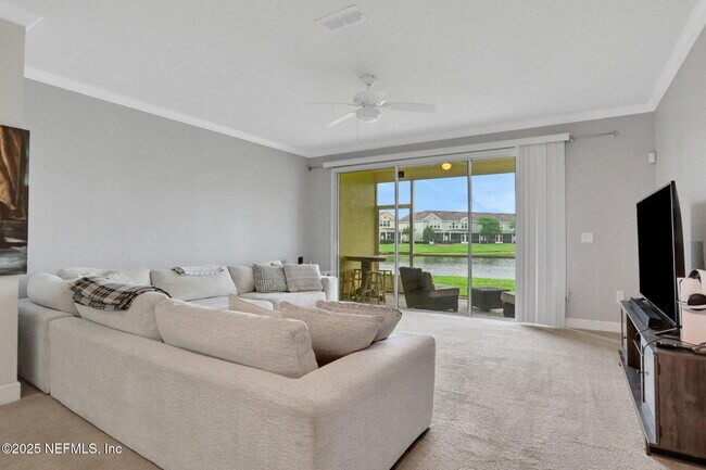 Foto del edificio - 6846 Roundleaf Dr