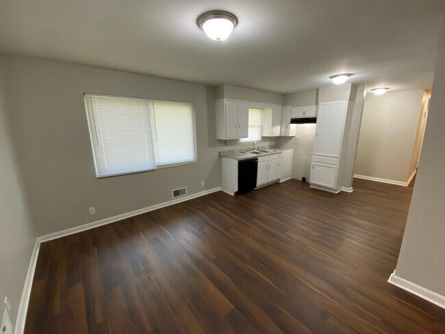 Foto del edificio - 328 10th St - $500 OFF FIRST MONTH'S RENT!