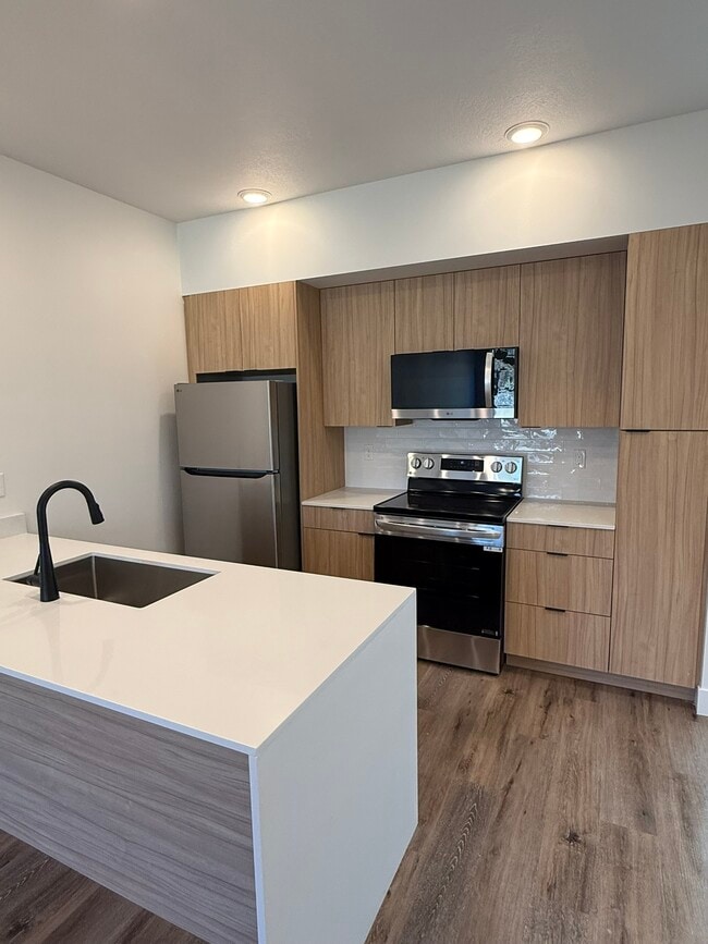 Building Photo - Park Place Townhomes