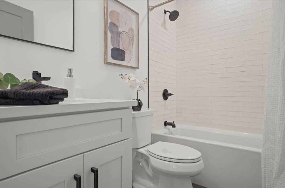 Primary Photo - 52 Withington St