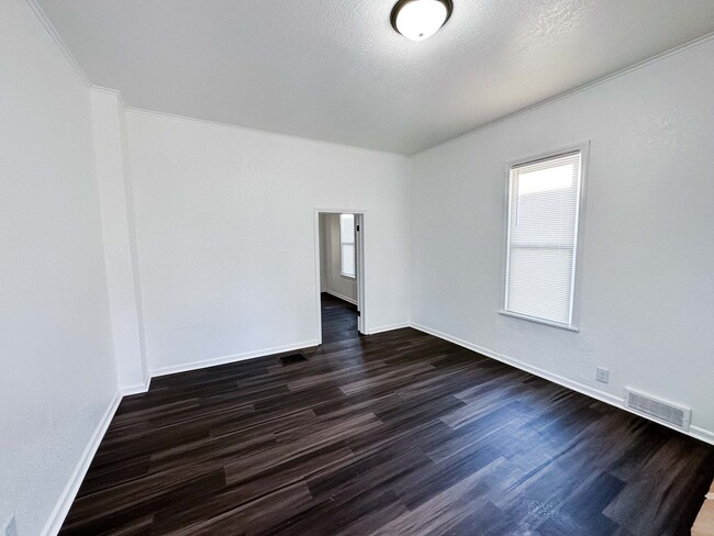 Building Photo - Remodeled Duplex