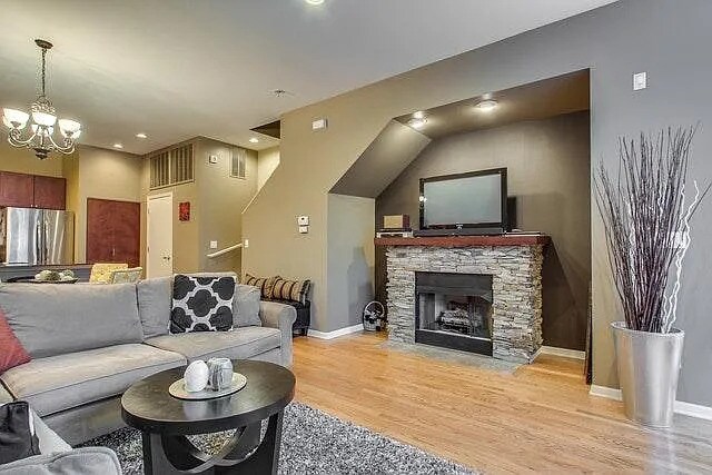 Foto del edificio - 909 N Kingsbury St