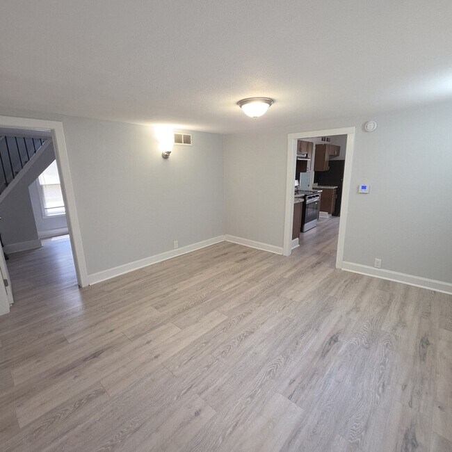 Building Photo - Cozy 3 bedrooms and 1 bath home located on S Pleasant St in Independence, MO