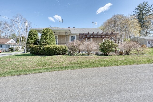Building Photo - 65 Tyler Lake Heights Rd