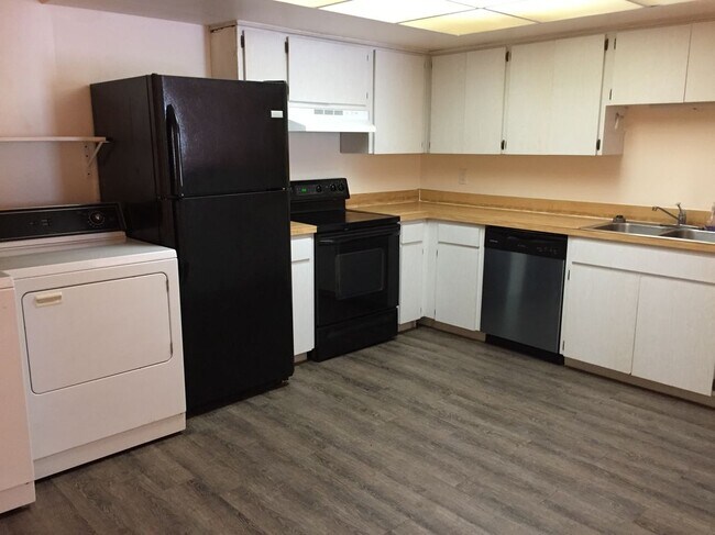 Foto del edificio - 3175 Phoenix Ave