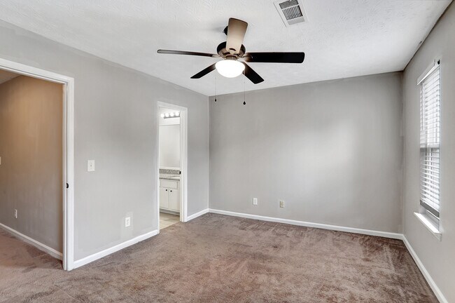 Building Photo - 1579 Springleaf Point SE