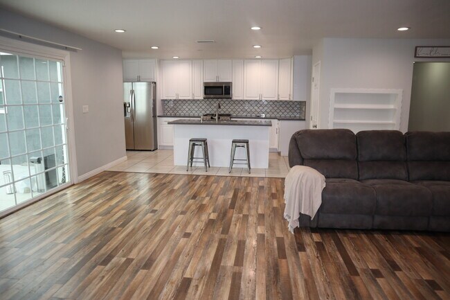 Foto del edificio - 9983 Vernon Ave