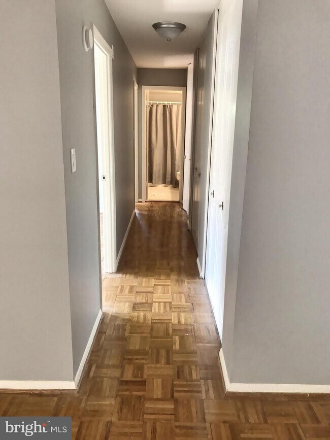 Building Photo - 355 Homeland Southway