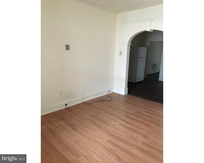 Building Photo - 417 W Fisher Ave
