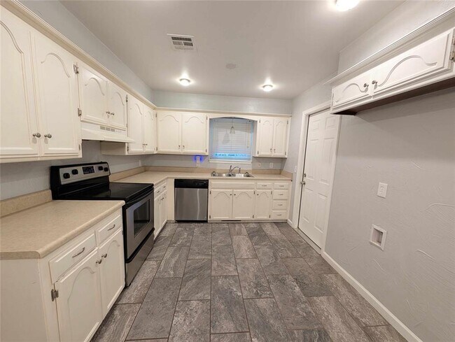 Foto del edificio - 2412 SE 51st St