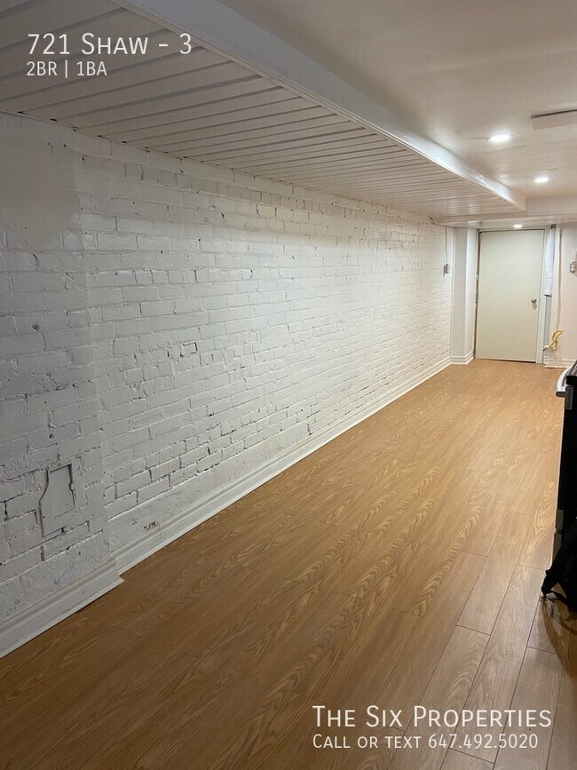 Building Photo - Two Bedroom Apartment