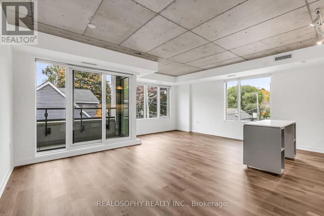 Building Photo - 115 Larchmount Ave