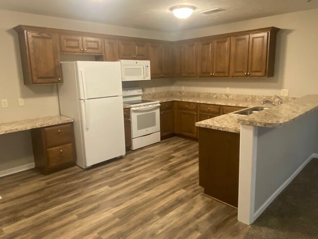 Building Photo - 1617 E Military Ave