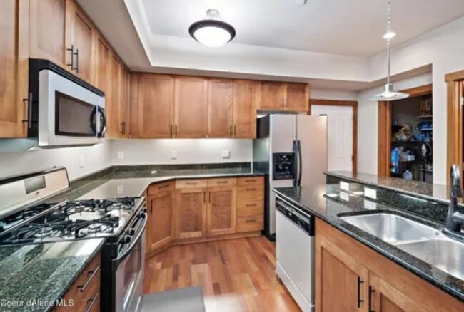 Foto del edificio - Executive Townhome - Walking distance to C...