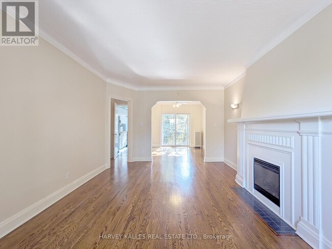 Building Photo - 95 Chatsworth Dr