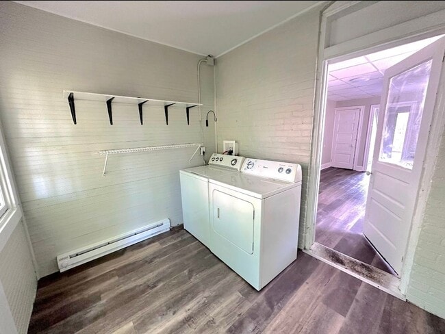 Building Photo - Large 2 bedroom House for Rent