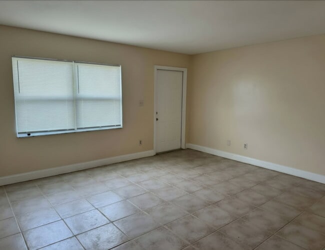 Sala de estar - 503 Mayflower Ln
