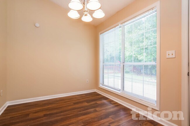 Foto del edificio - 625 Corley Brook Way