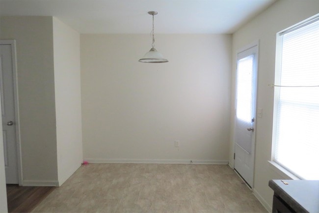 Building Photo - 1330 Benley St