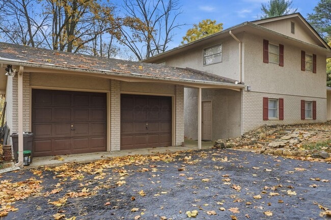 Building Photo - 4883 Stonehaven Dr