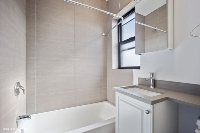 Building Photo - 547 Chestnut St