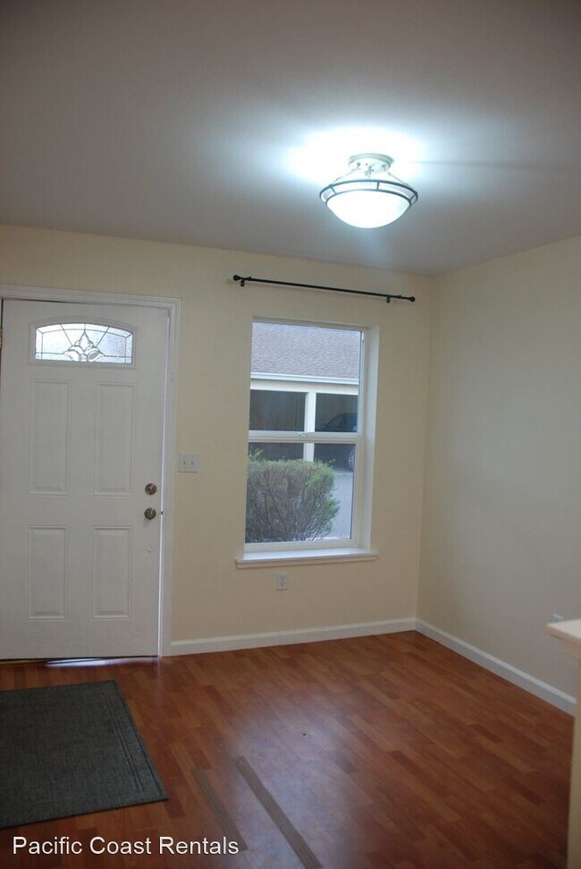Building Photo - 3 br, 1.5 bath House - 976 Courtyard Circle