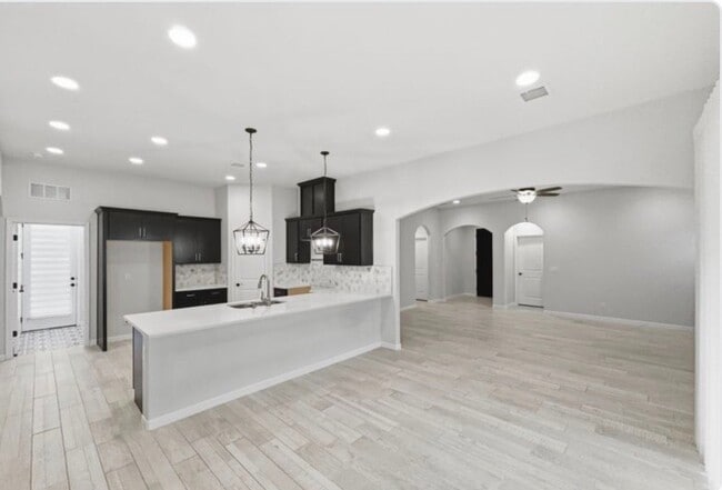 Building Photo - 2413 Tony Harper St
