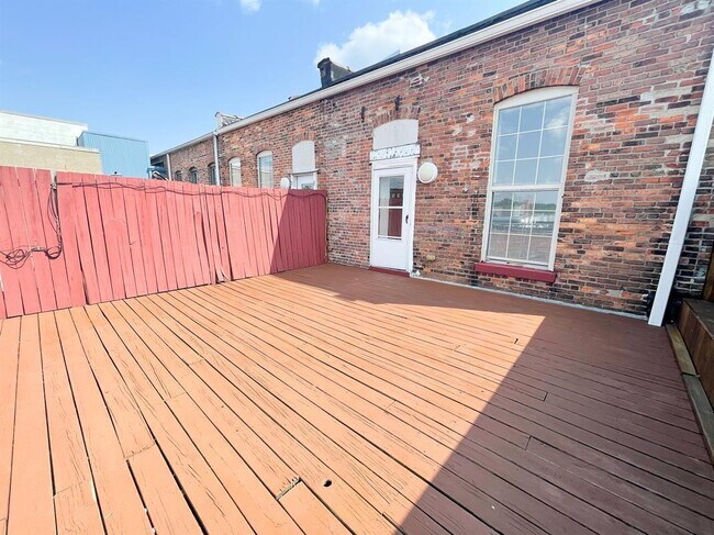 Foto del edificio - 208 W Michigan Ave