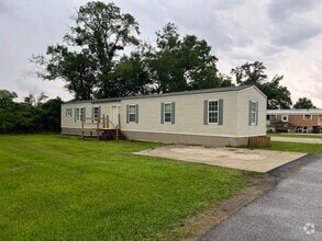 Building Photo - 805 Topsy Rd