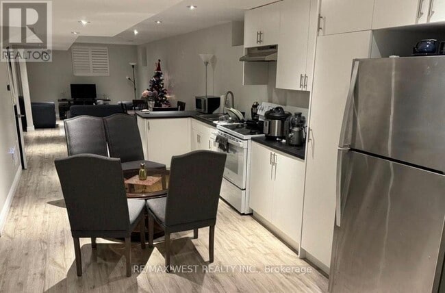 Building Photo - 82 Antique Dr