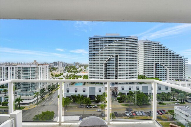 Foto del edificio - 336 N Birch Rd