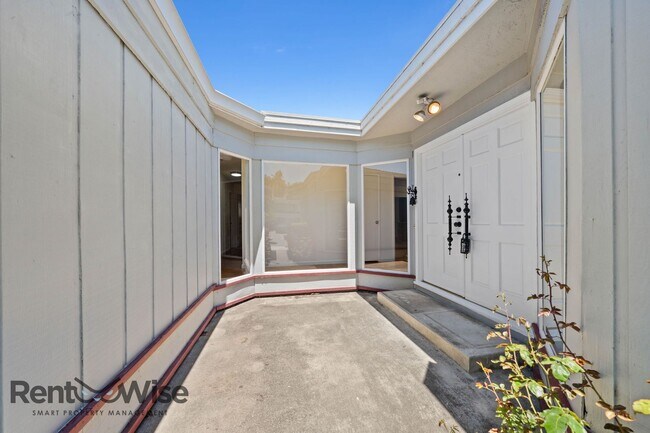 Building Photo - 341 Grunion Ct