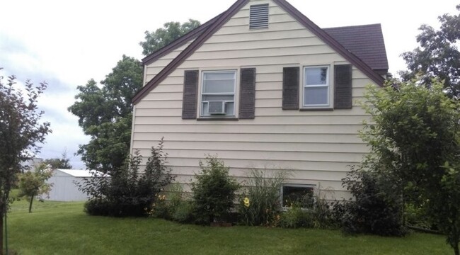 Building Photo - 20213 W Southport Rd