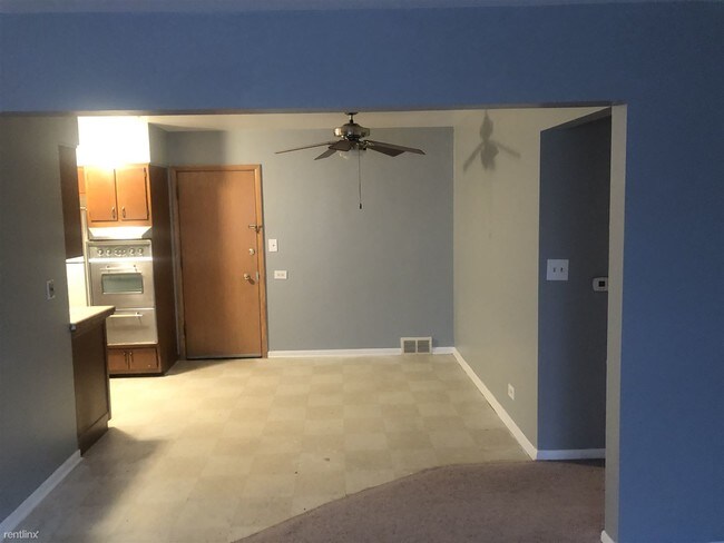 Building Photo - 2 br, 1 bath Apartment - 4804 W Rosemont Ave