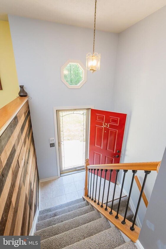 Primary Photo - 323 Cree Terrace