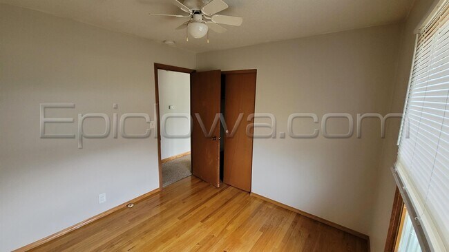 Building Photo - 143 Crestridge Dr NW