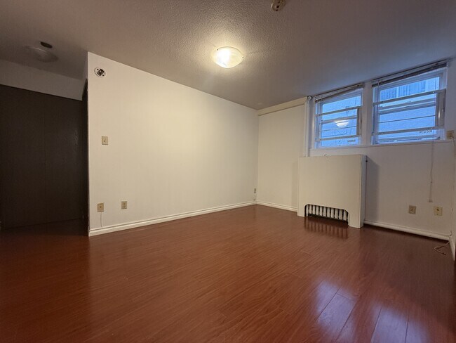 Photo du bâtiment - 1086 W 10th Ave