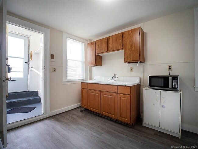 Building Photo - 81 Hubbard Pl
