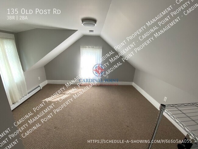 Foto del edificio - 135 Old Post Rd