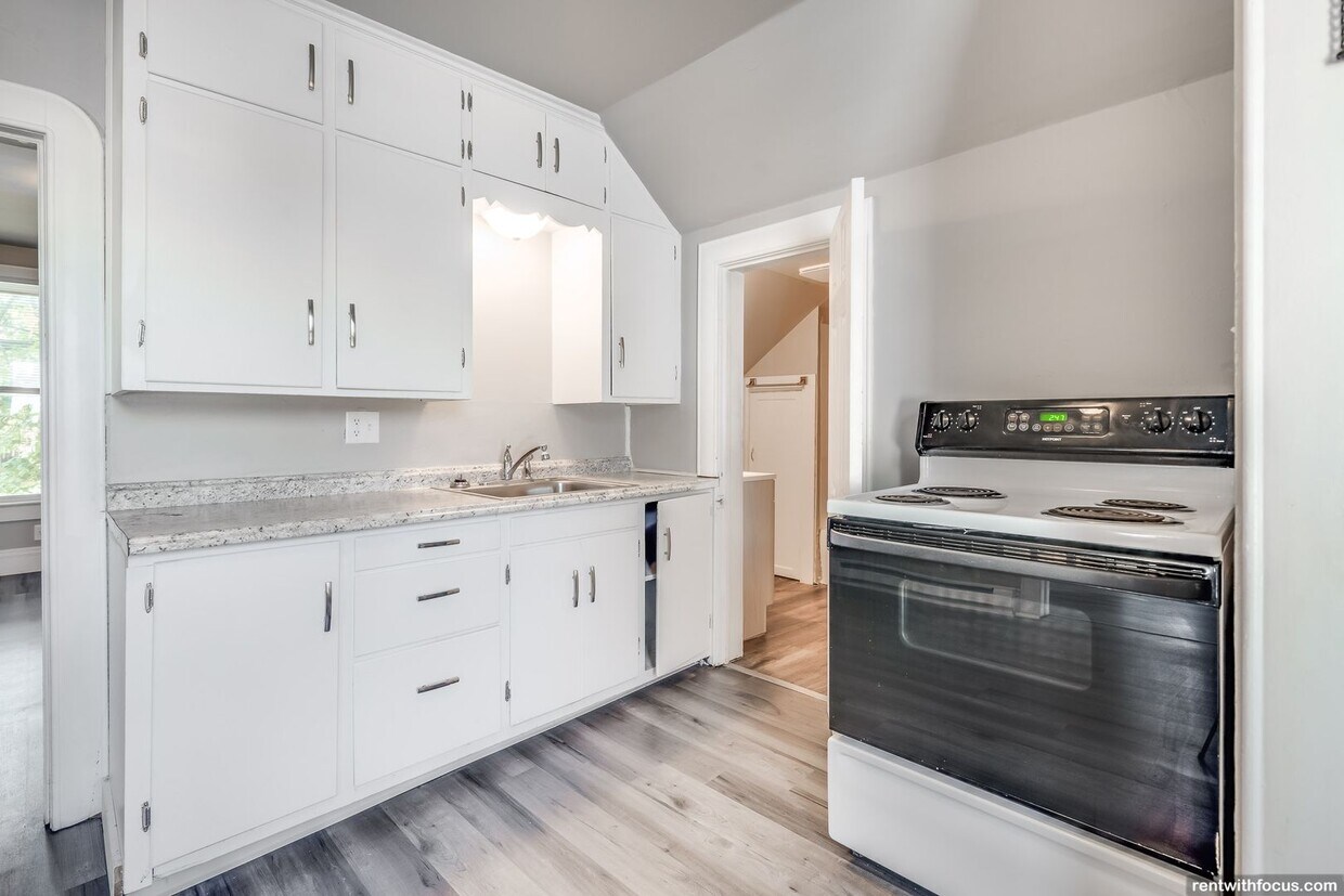 Foto principal - 2726 W Spencer St
