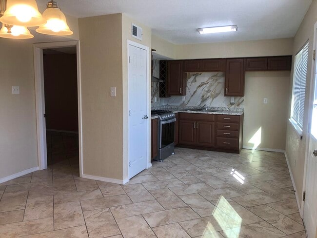 Building Photo - 228 Midianite Dr
